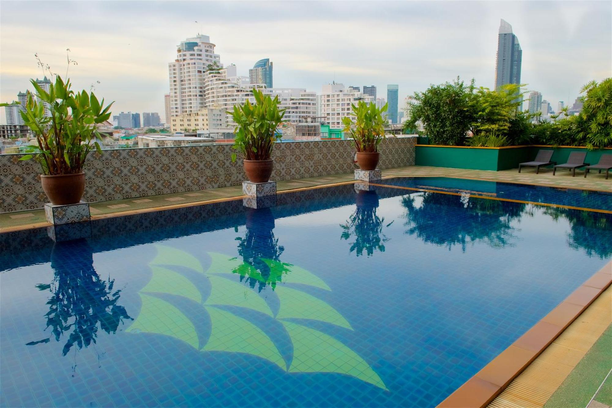 Tongtara Riverview Hotel Bangkok Exterior photo